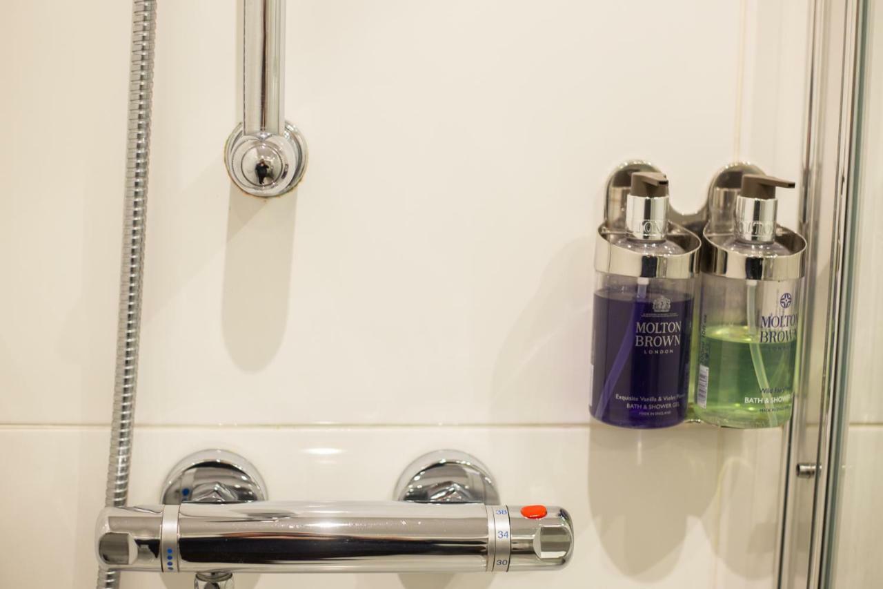 Most Central Luxury Apartment - Sleeps 4 & Free Parking! Chester Exteriör bild
