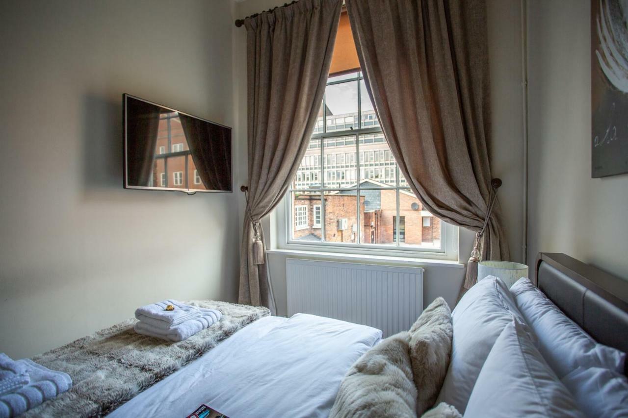 Most Central Luxury Apartment - Sleeps 4 & Free Parking! Chester Exteriör bild